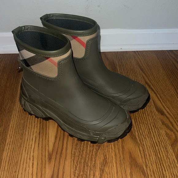 Burberry Shoes - Burberry Ryan house green check green rain boot size eu 38 us size 8